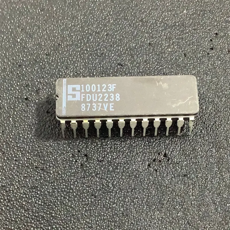 100123F - Signetics - Hex Bus 1