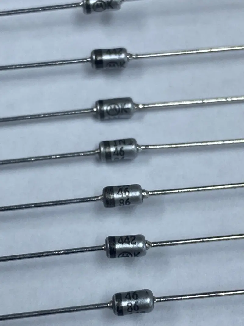 1N4686 - Motorola Voltage Regulator Diode 1