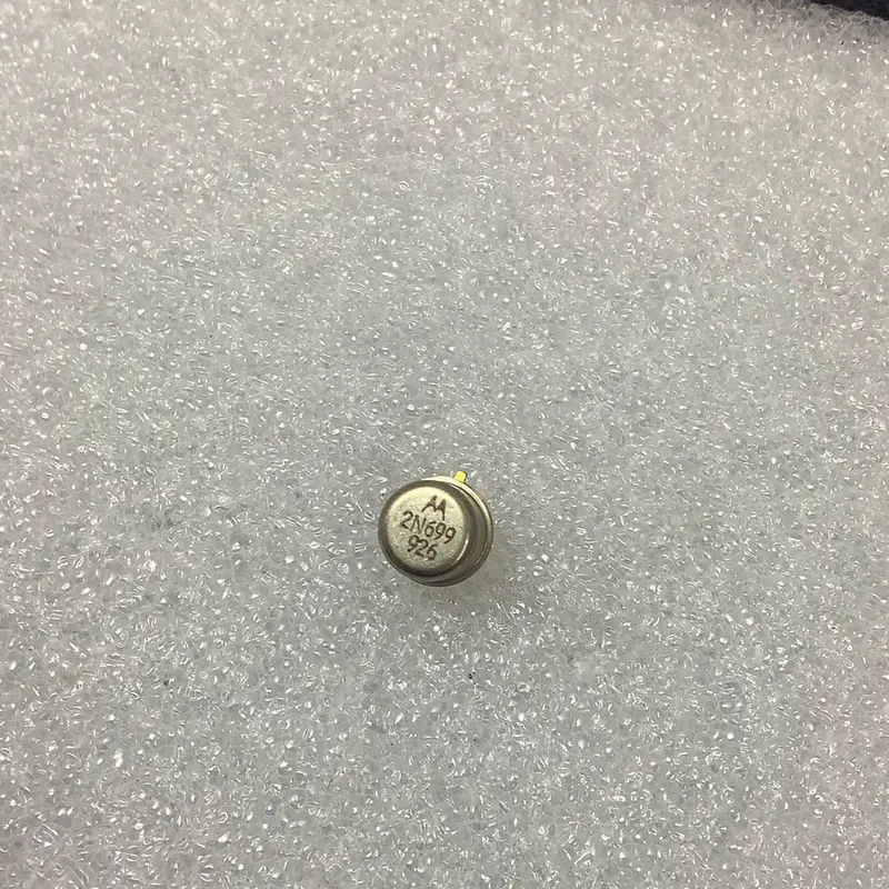 2N699 - Motorola Silicon, Npn, Transistor 1