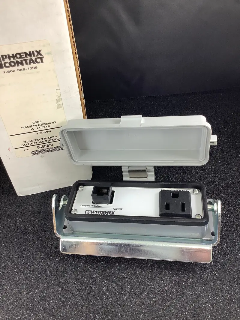 5600574 - Phoenix - Connector Programming Port - Data, Power Rj45 / 120Vac Jack 1