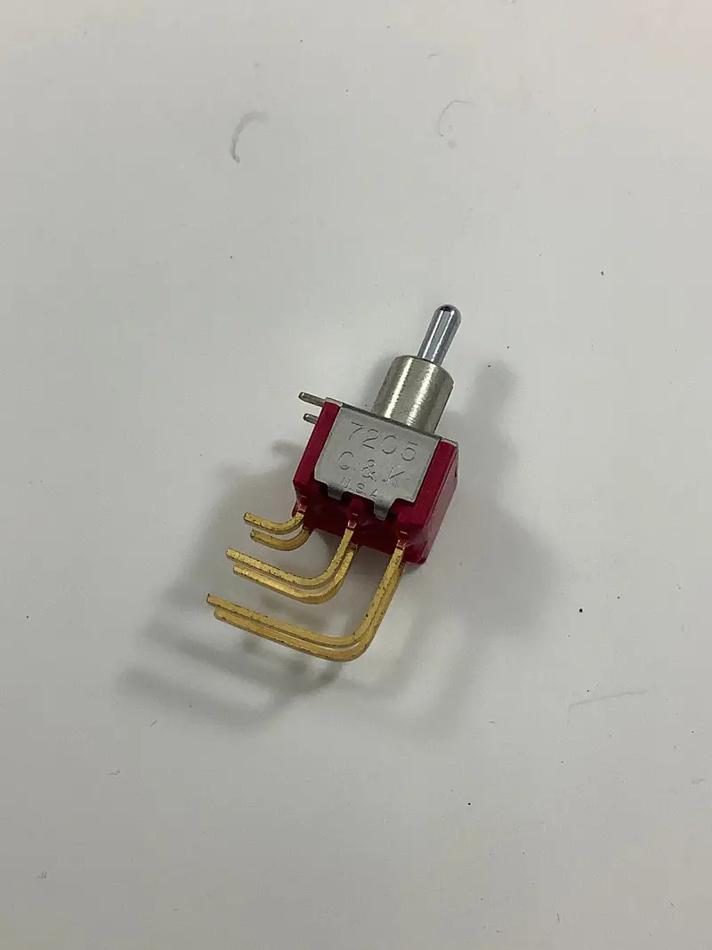 7205Md9av2be - C&K - Toggle Switch Dpdt Through Hole, Right Angle, Vertical 1