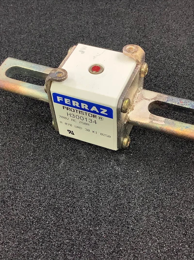 H300134 - Ferraz - 250Amp 700Vac Fast Acting Fuse 1