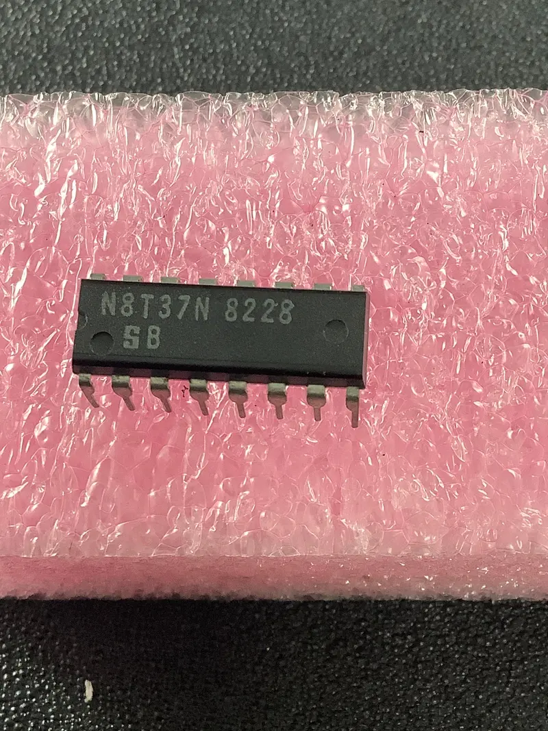N8t37n-Sig - Signetics - Hex Bus Receiver/Schmitt Trigger 1