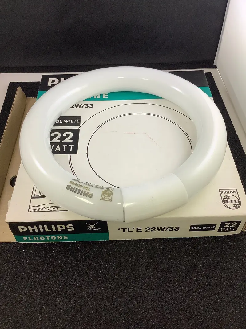 Tle22w/33 - Philips - 22W 8 T9 Cw Rs Circline Fluorescent Lamp. 1